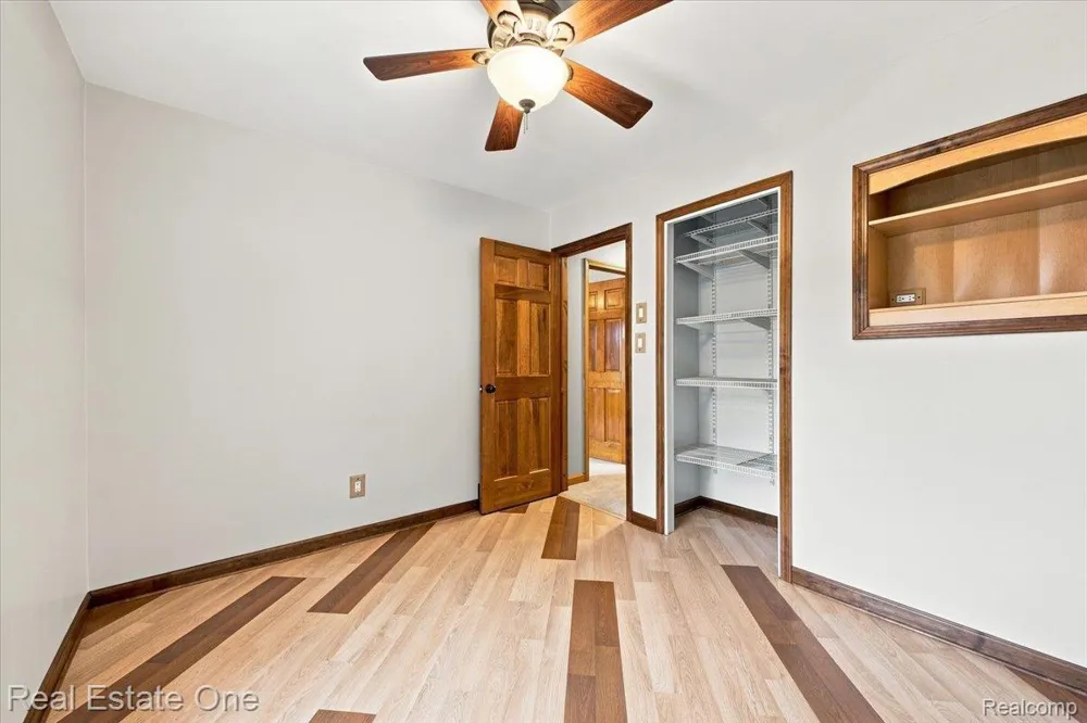 3697 W Lakeshore Drive Lapeer City, MI 48446