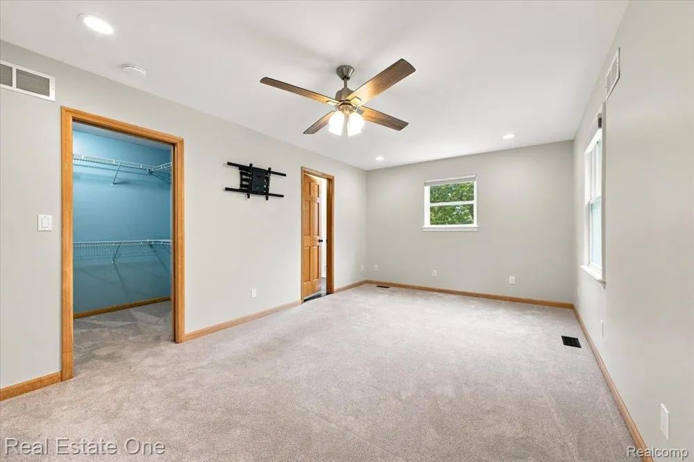 3697 W Lakeshore Drive Lapeer City, MI 48446
