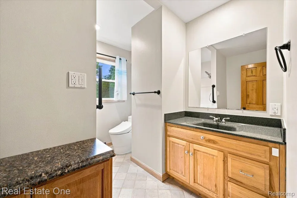 3697 W Lakeshore Drive Lapeer City, MI 48446