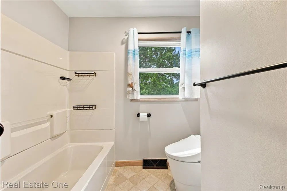 3697 W Lakeshore Drive Lapeer City, MI 48446
