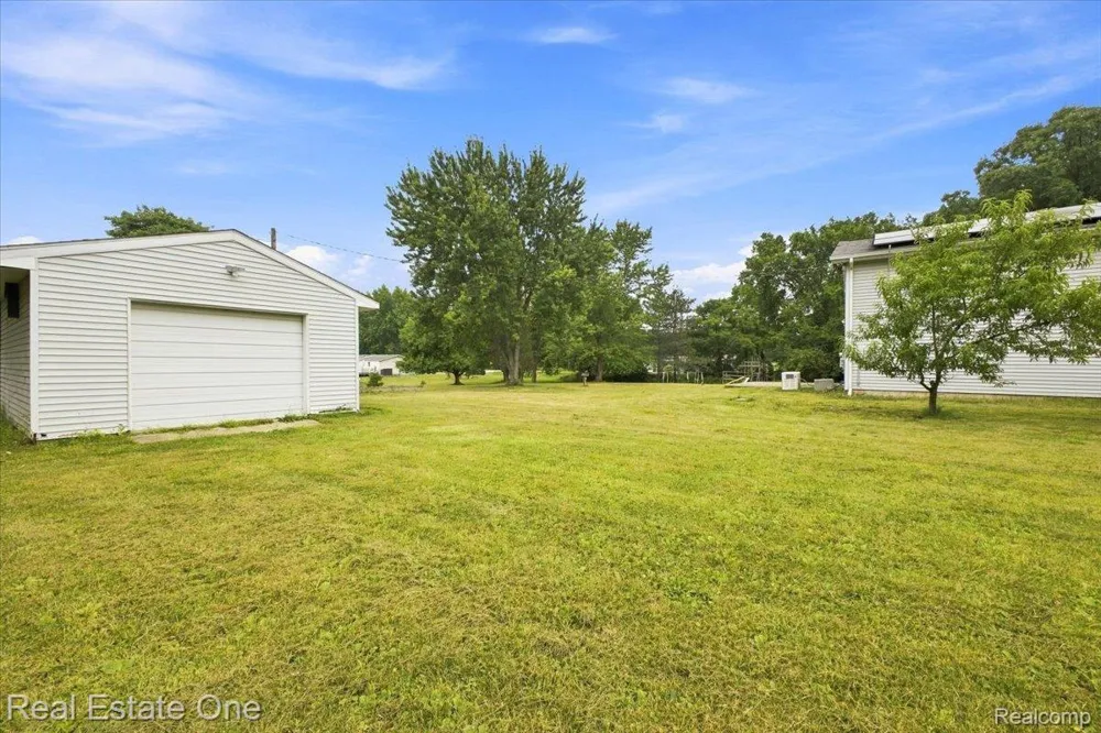 3697 W Lakeshore Drive Lapeer City, MI 48446