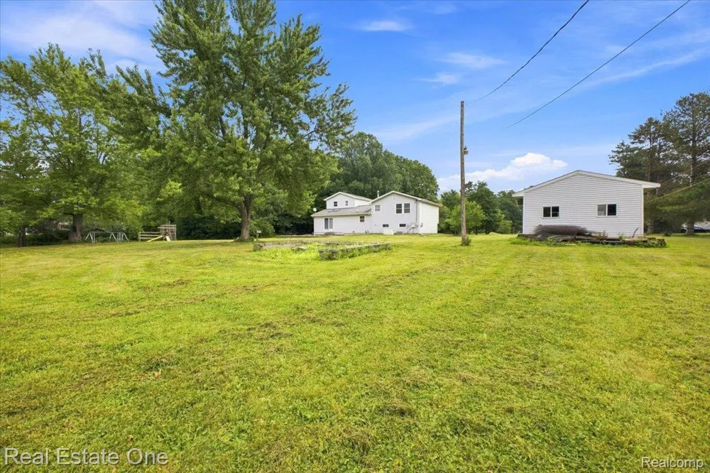 3697 W Lakeshore Drive Lapeer City, MI 48446