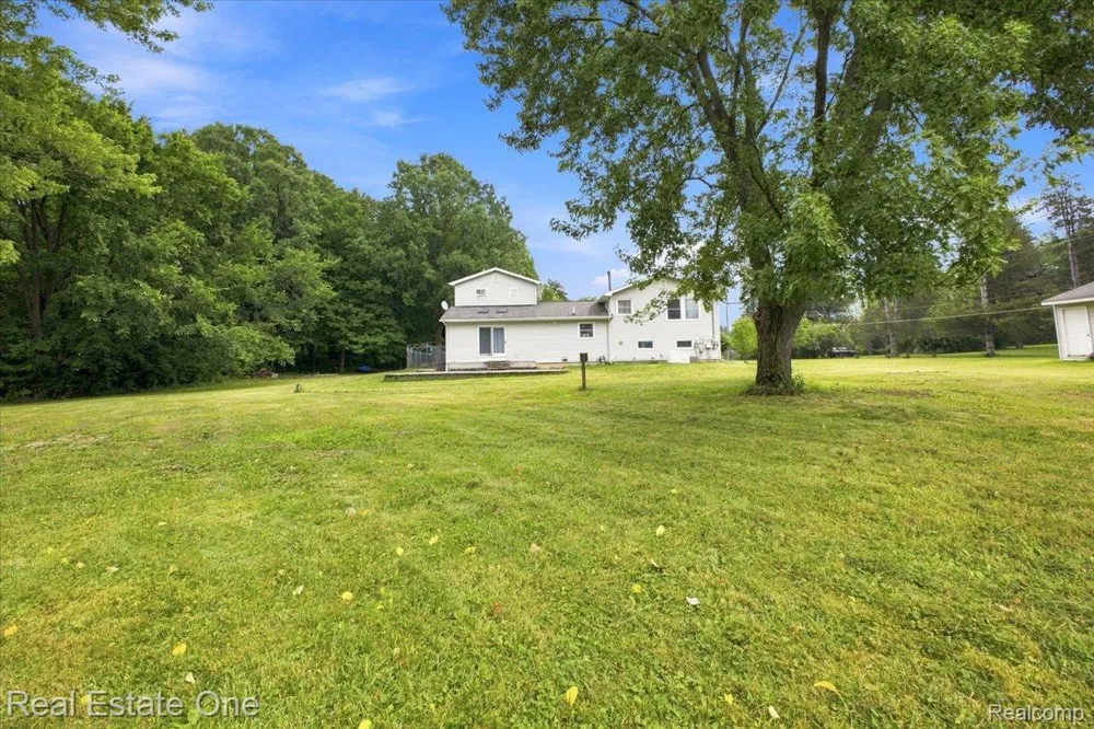 3697 W Lakeshore Drive Lapeer City, MI 48446