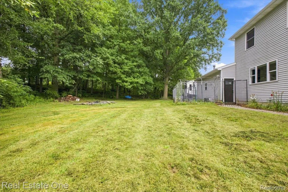 3697 W Lakeshore Drive Lapeer City, MI 48446