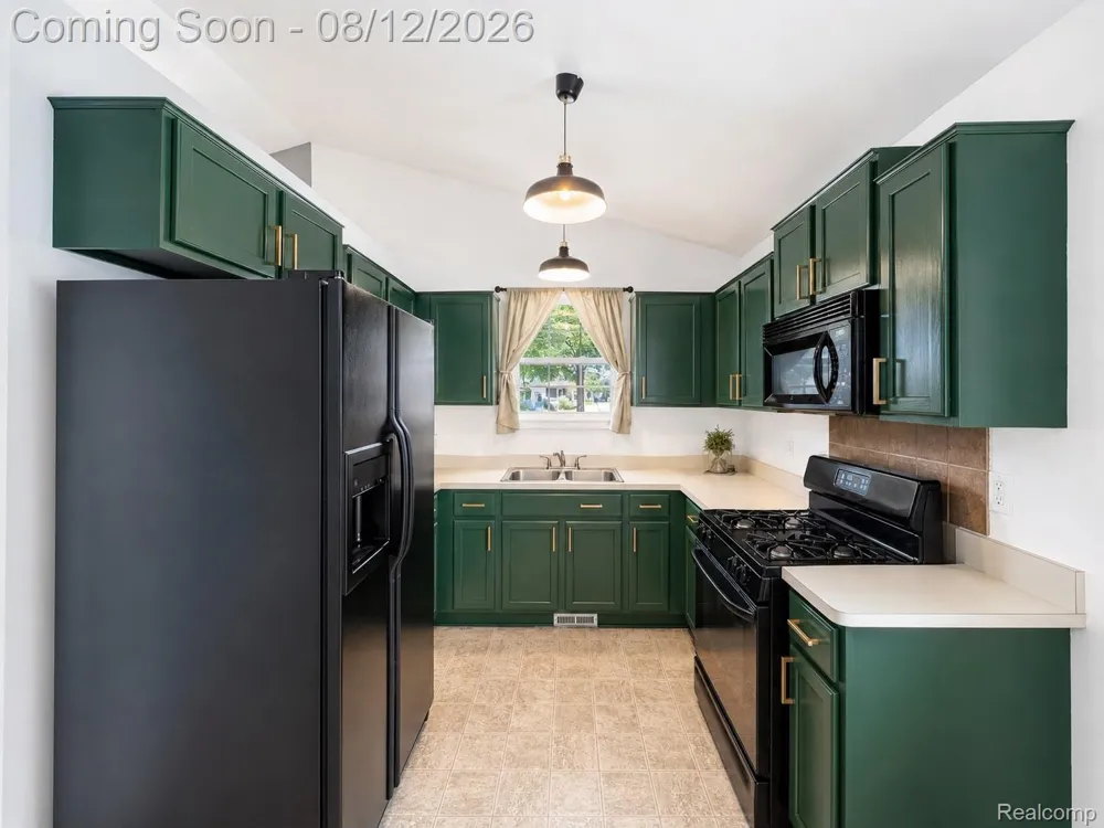 17640 Roseville Boulevard Roseville City, MI 48066
