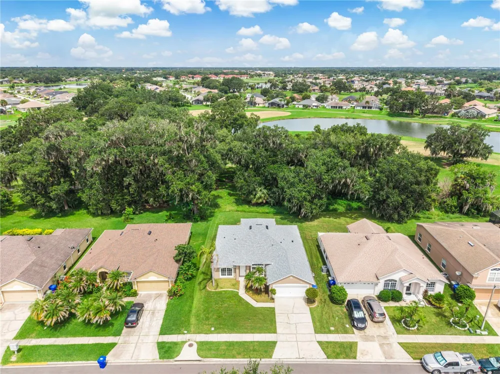 2106 THE OAKS BOULEVARD Kissimmee, FL 34746