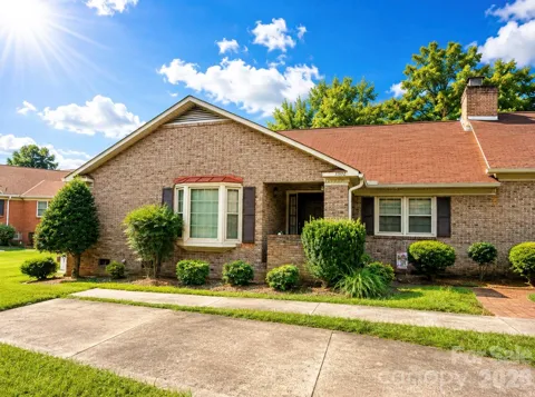 1302 Ravenwood Court