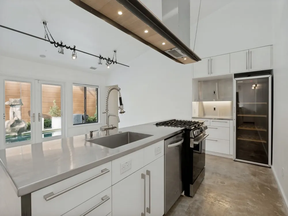 43 Vanguard Way Dallas, TX 75243