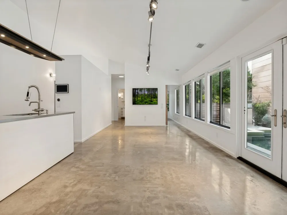 43 Vanguard Way Dallas, TX 75243