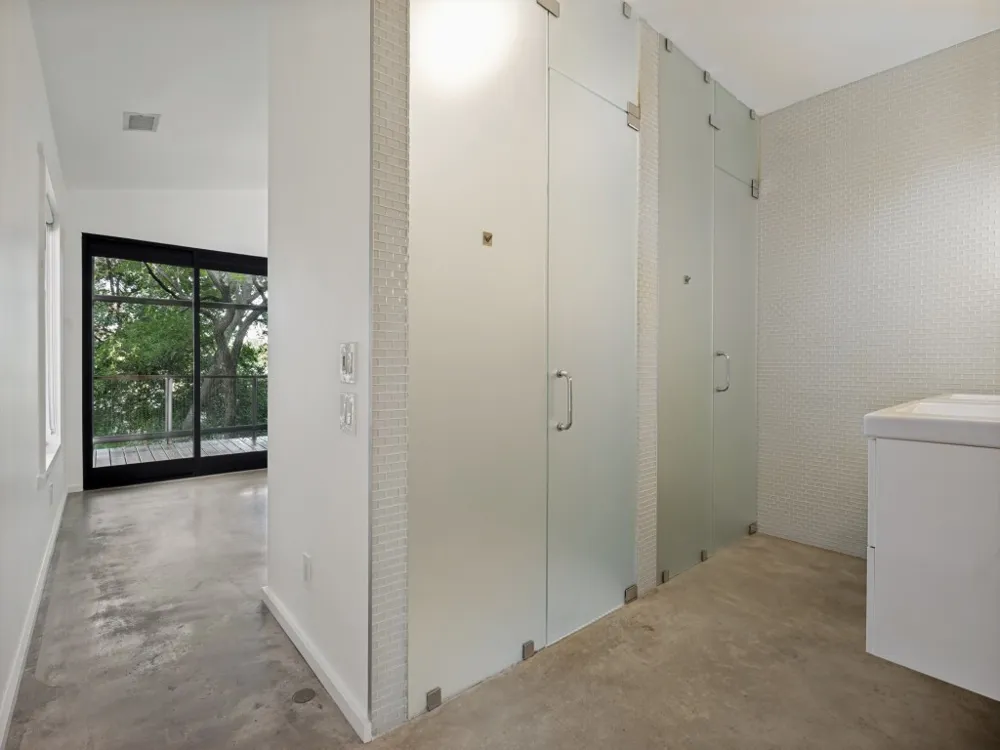 43 Vanguard Way Dallas, TX 75243