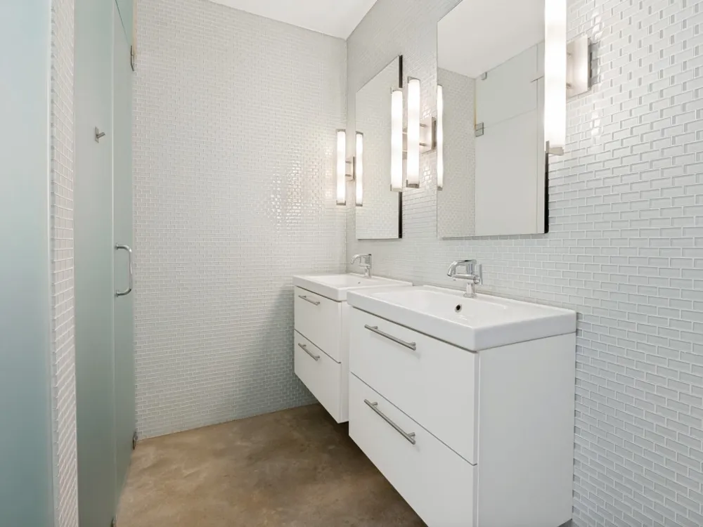 43 Vanguard Way Dallas, TX 75243