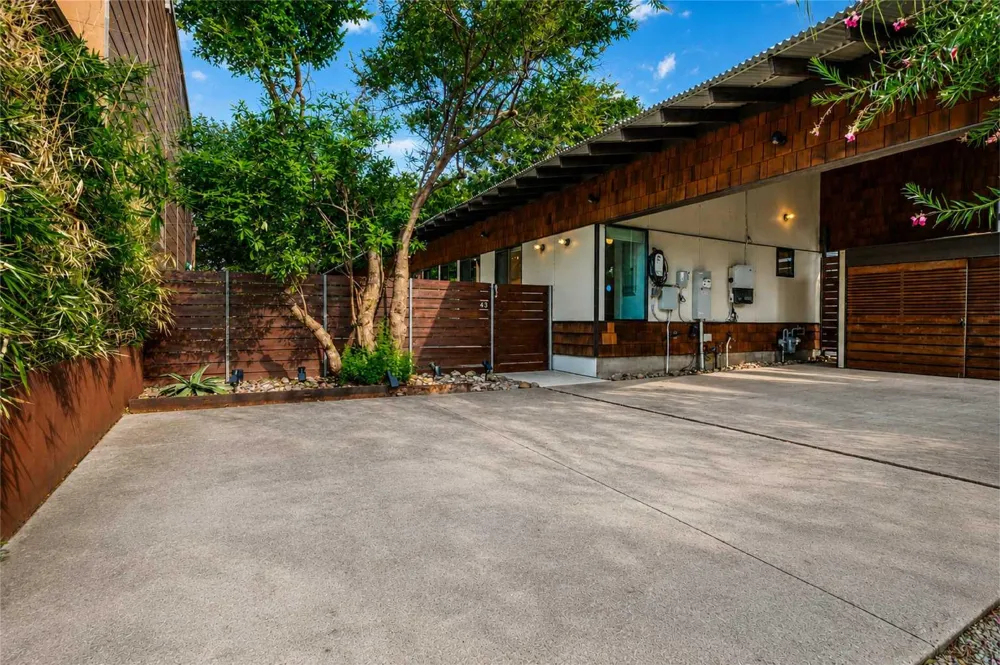43 Vanguard Way Dallas, TX 75243