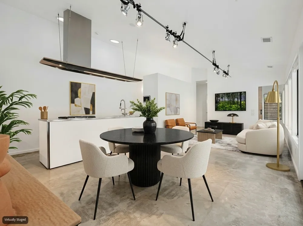 43 Vanguard Way Dallas, TX 75243