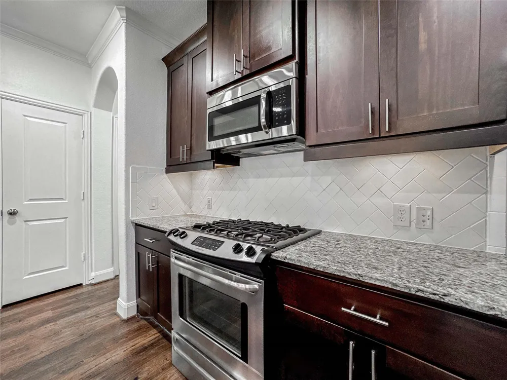 717 Via Lago Webster, TX 77598