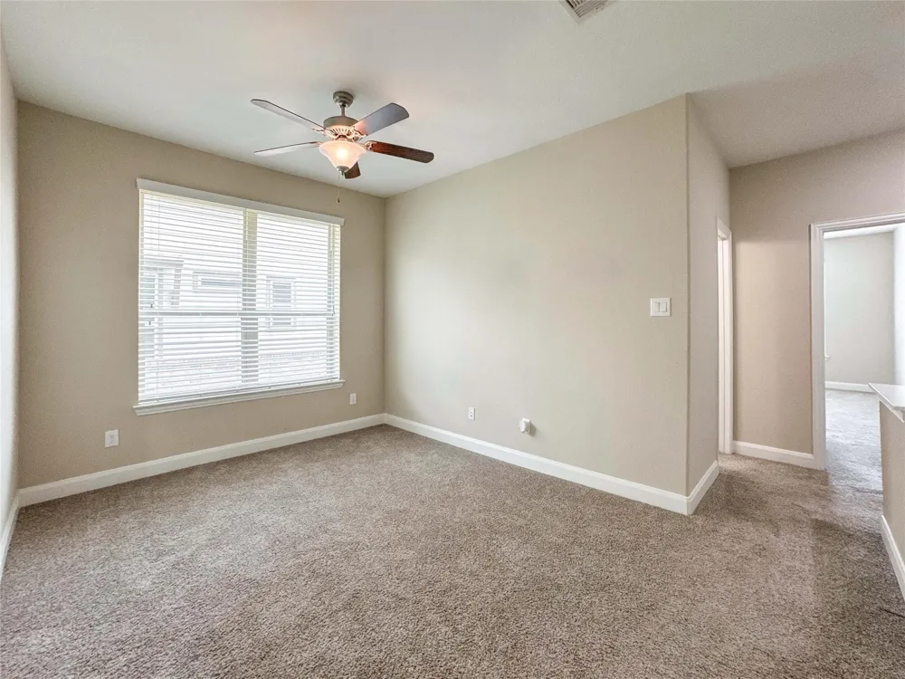 717 Via Lago Webster, TX 77598