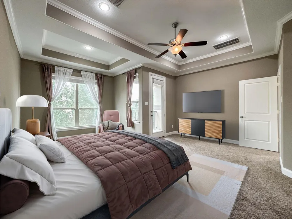 717 Via Lago Webster, TX 77598
