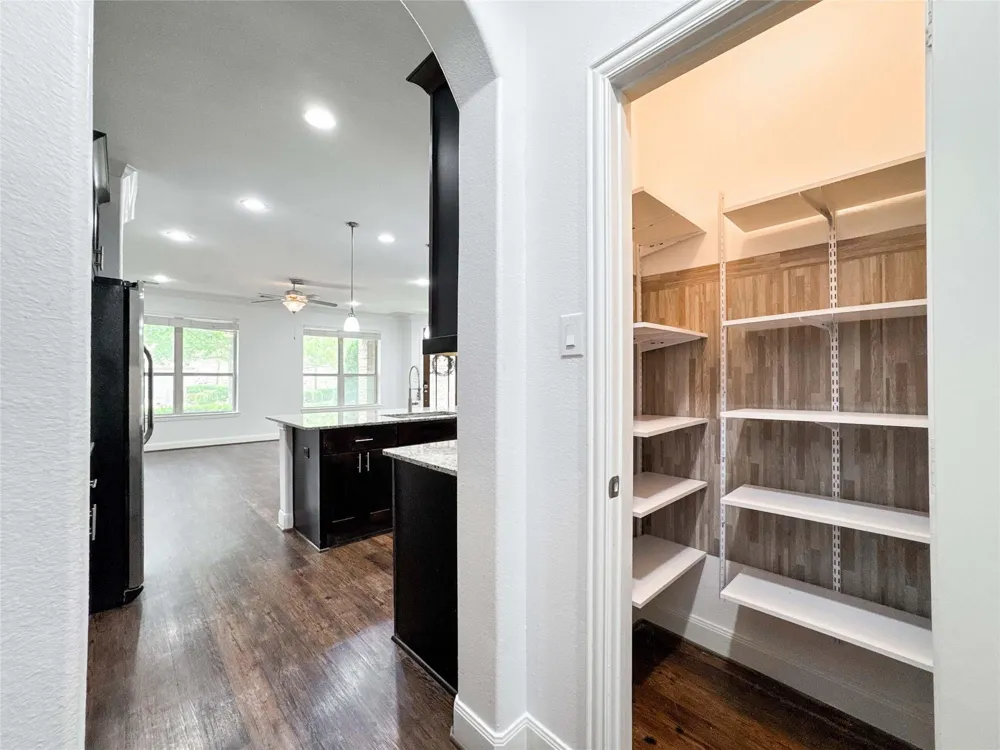 717 Via Lago Webster, TX 77598