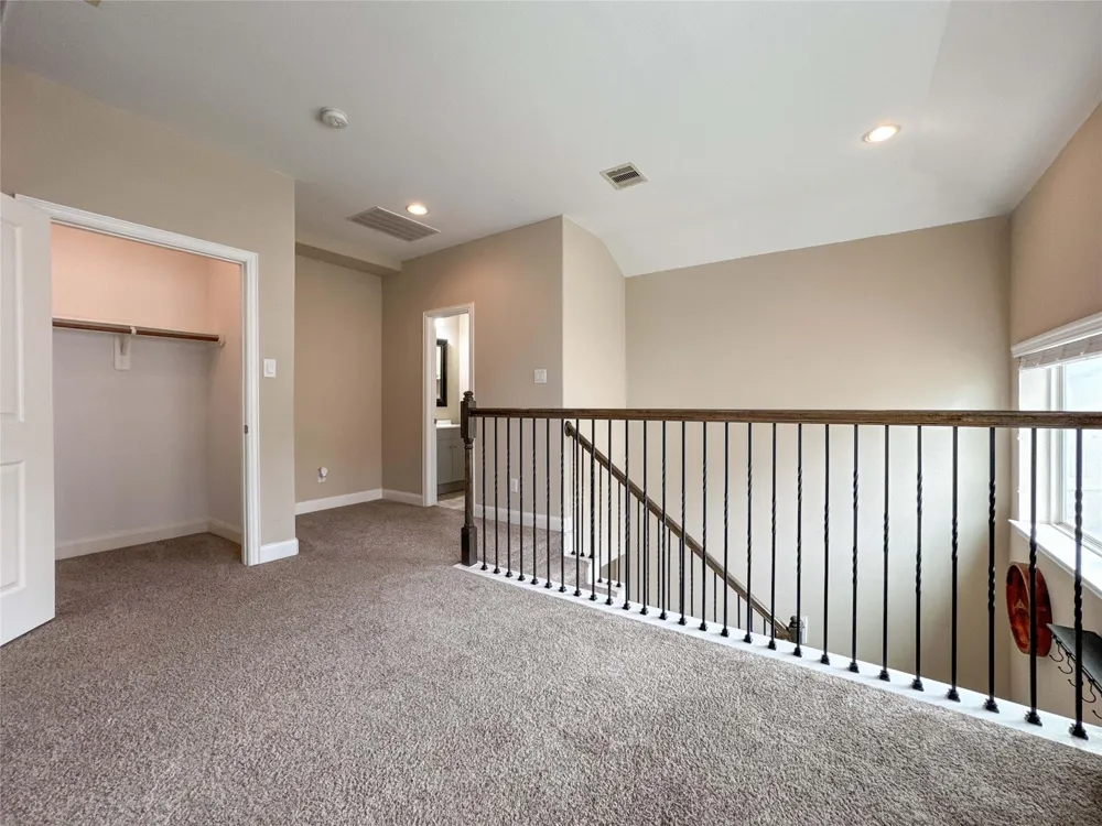 717 Via Lago Webster, TX 77598