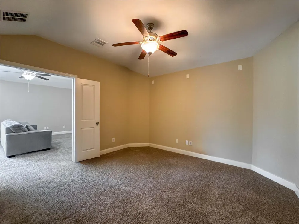 717 Via Lago Webster, TX 77598