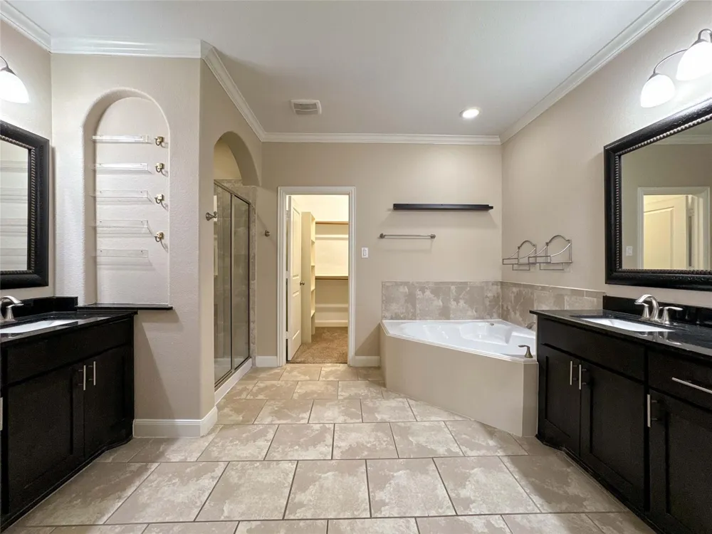 717 Via Lago Webster, TX 77598