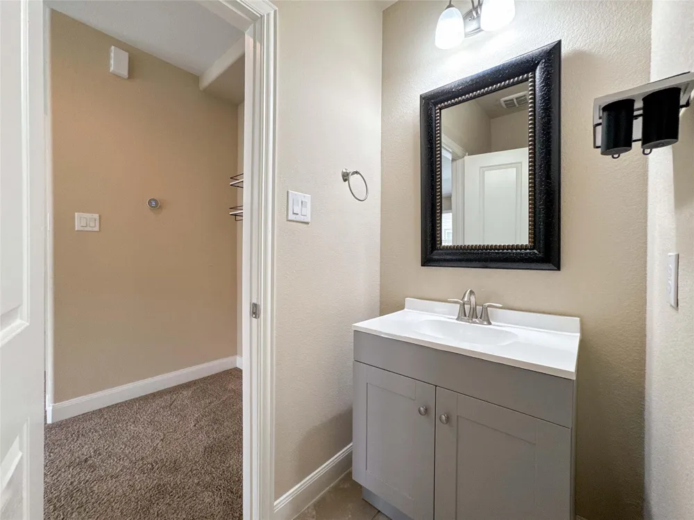 717 Via Lago Webster, TX 77598