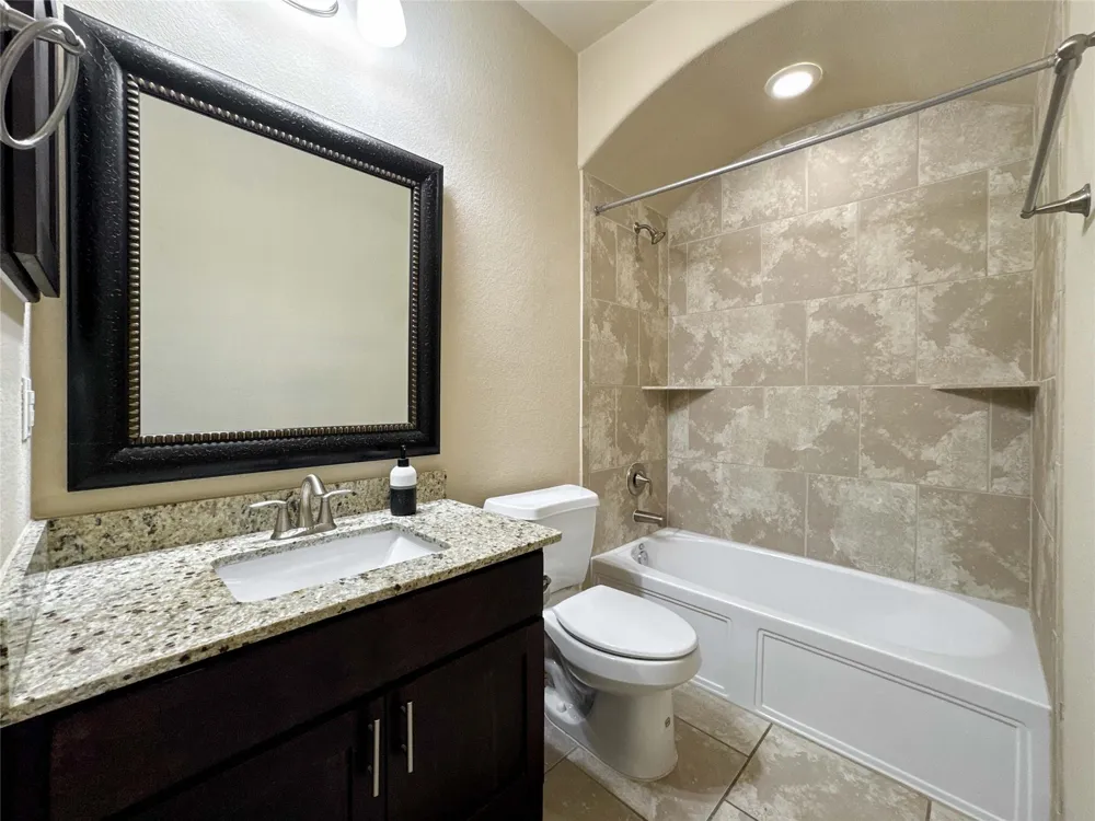 717 Via Lago Webster, TX 77598