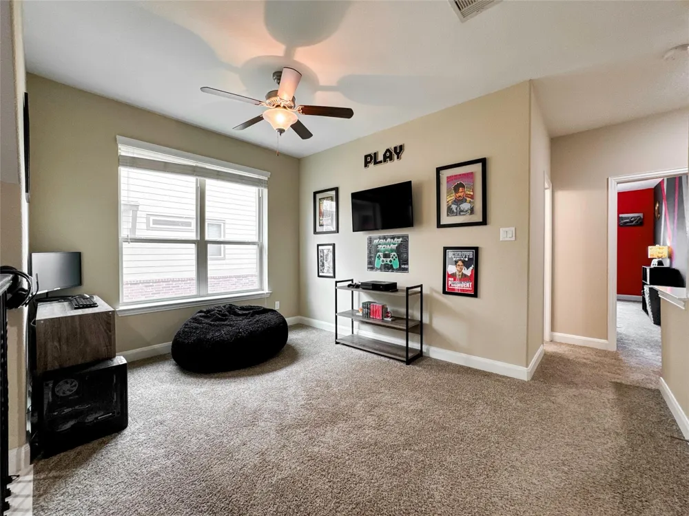 717 Via Lago Webster, TX 77598
