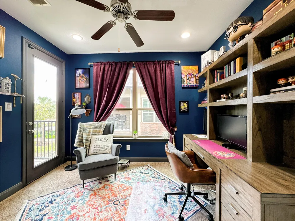 717 Via Lago Webster, TX 77598