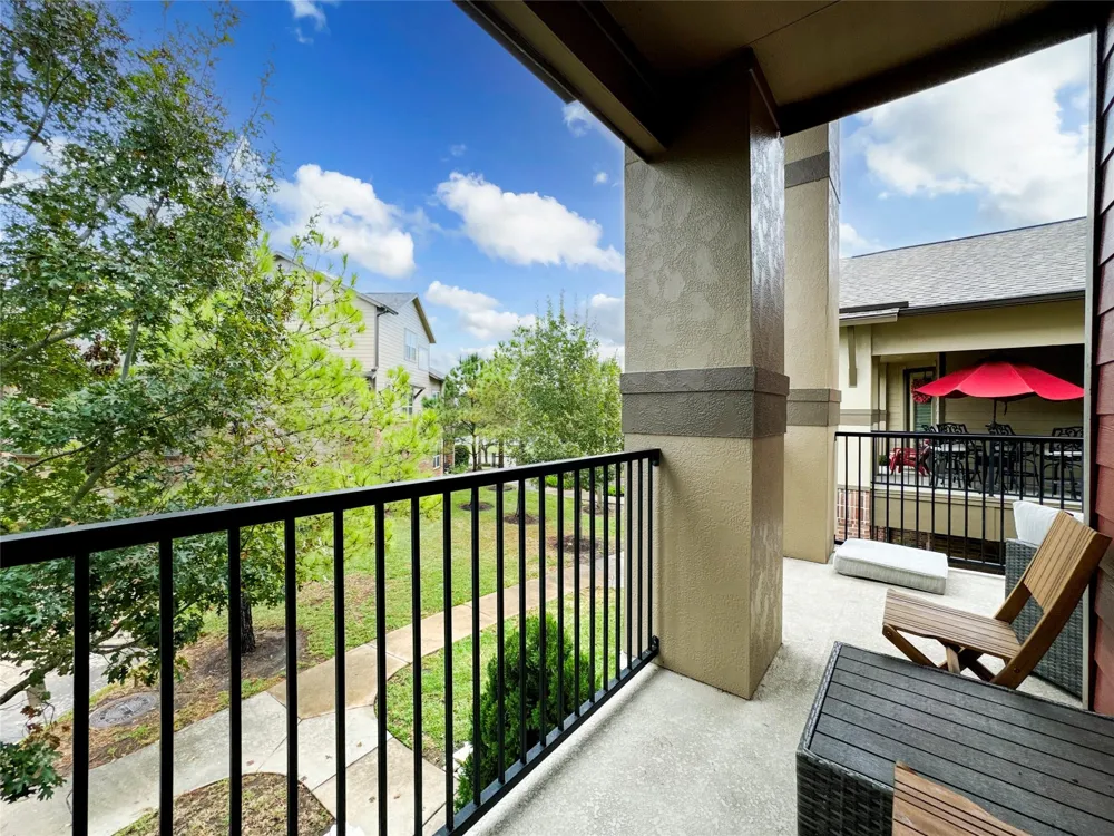 717 Via Lago Webster, TX 77598