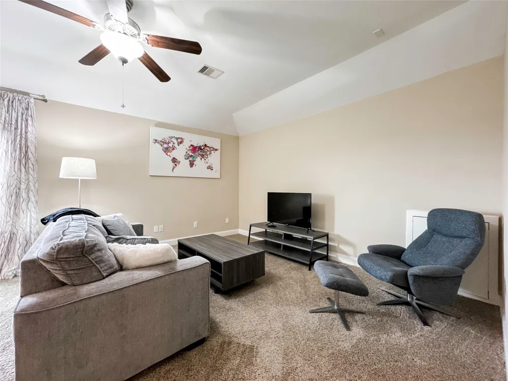 717 Via Lago Webster, TX 77598