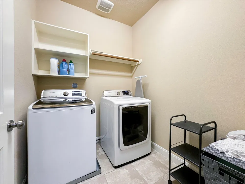717 Via Lago Webster, TX 77598