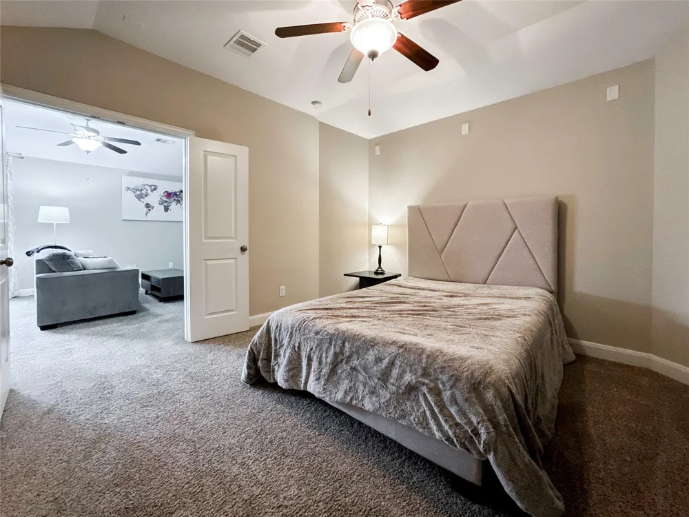 717 Via Lago Webster, TX 77598