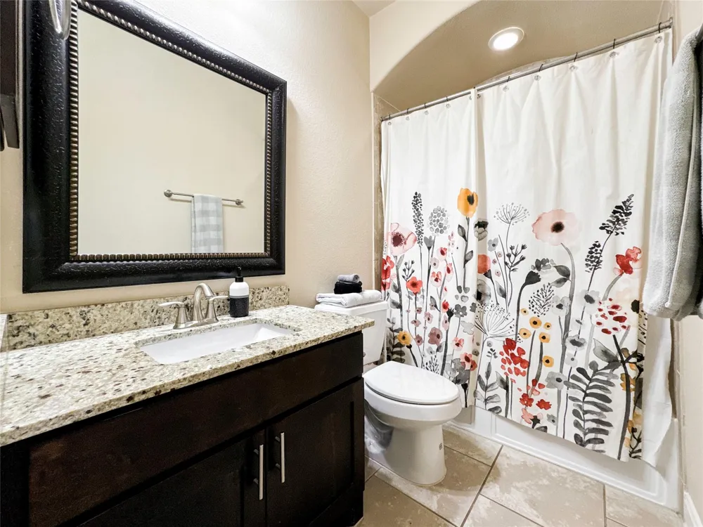 717 Via Lago Webster, TX 77598
