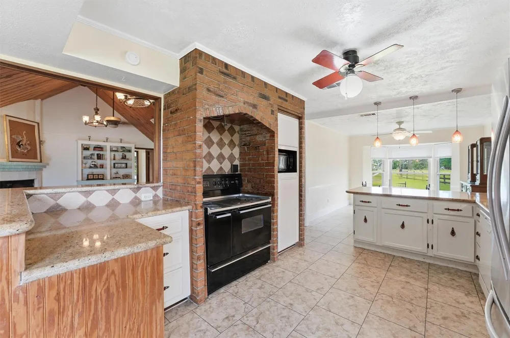 21992 Highway 321 Cleveland, TX 77327