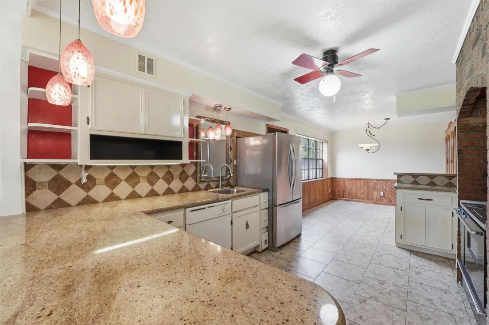 21992 Highway 321 Cleveland, TX 77327