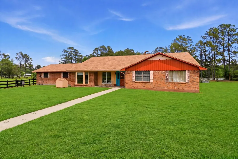 21992 Highway 321 Cleveland, TX 77327