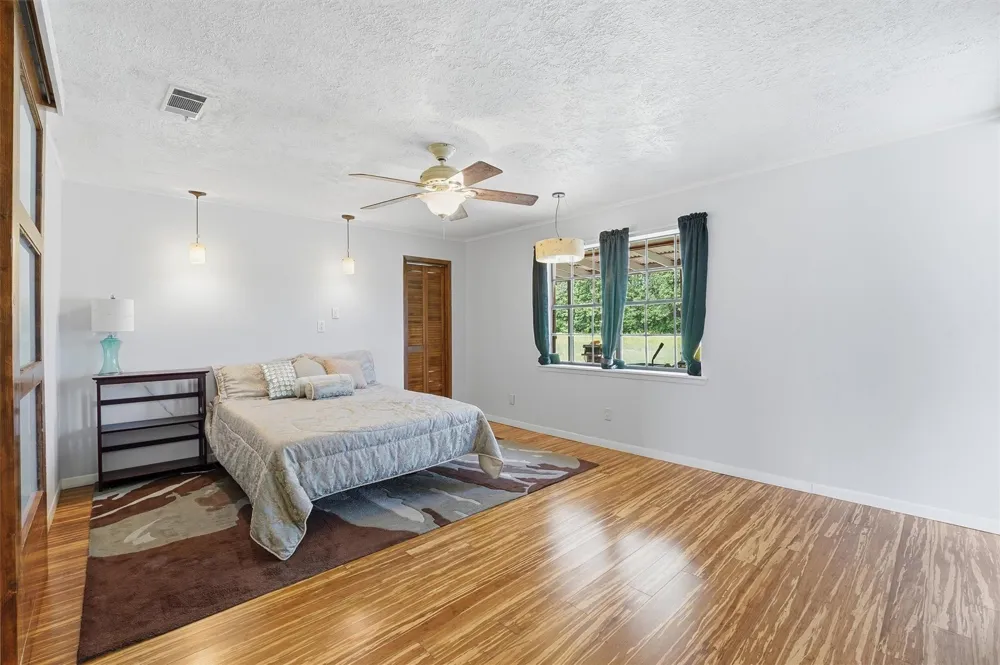 21992 Highway 321 Cleveland, TX 77327