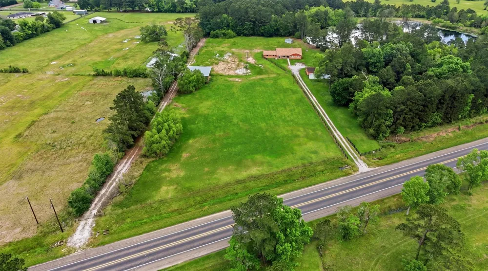 21992 Highway 321 Cleveland, TX 77327