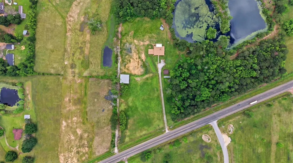21992 Highway 321 Cleveland, TX 77327