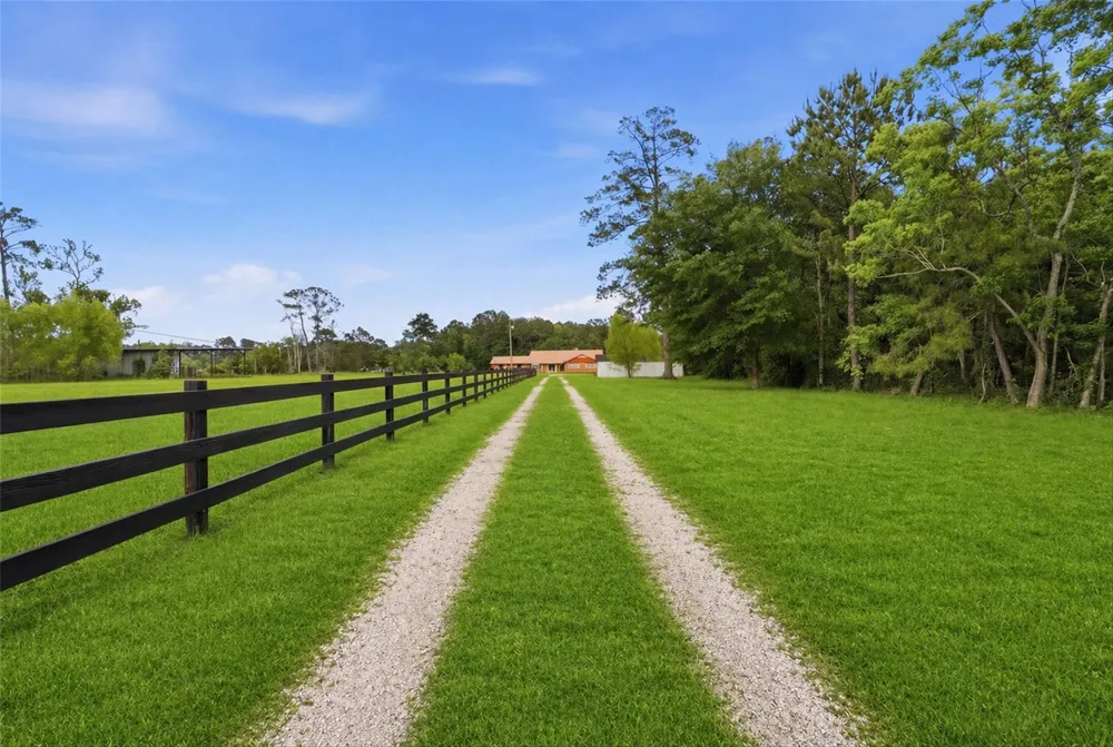 21992 Highway 321 Cleveland, TX 77327