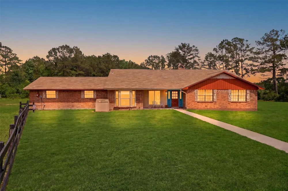 21992 Highway 321 Cleveland, TX 77327