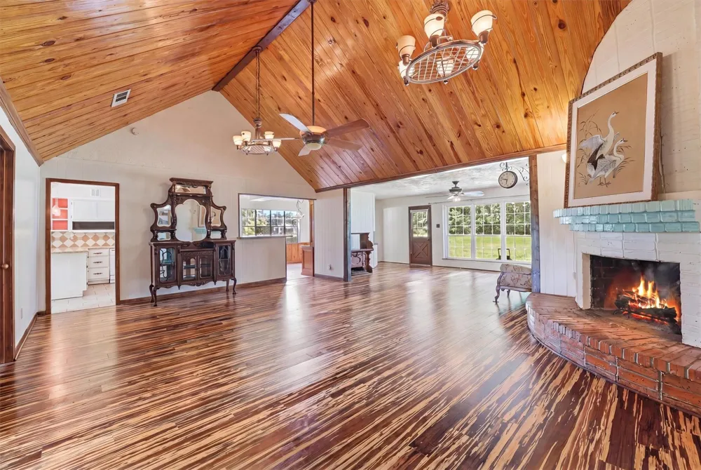 21992 Highway 321 Cleveland, TX 77327