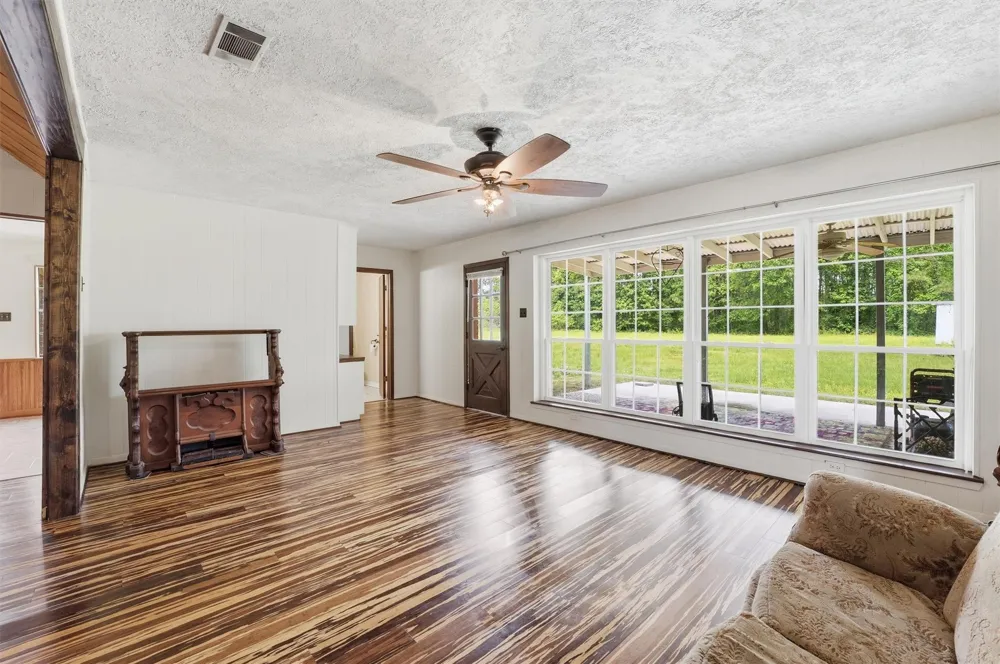 21992 Highway 321 Cleveland, TX 77327