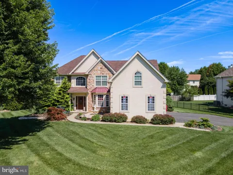 2295 LEIGH DRIVE