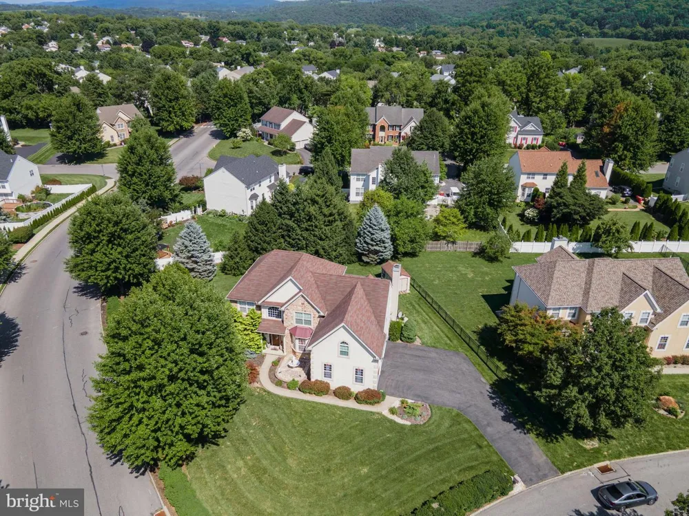 2295 LEIGH DRIVE Easton, PA 18040