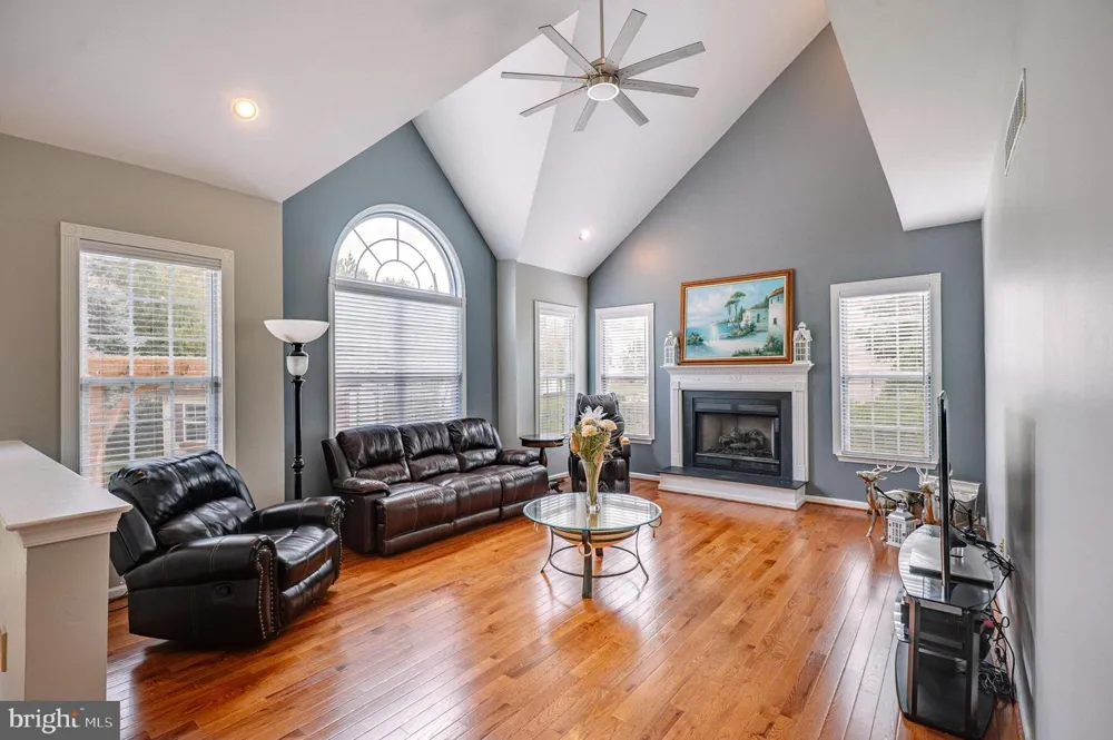 2295 LEIGH DRIVE Easton, PA 18040