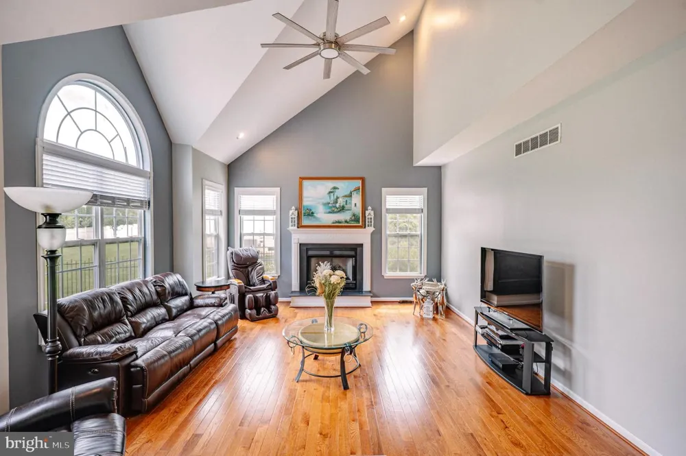 2295 LEIGH DRIVE Easton, PA 18040