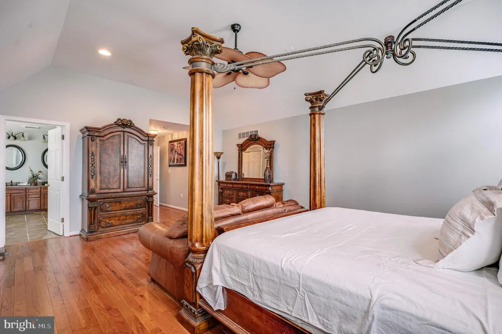 2295 LEIGH DRIVE Easton, PA 18040