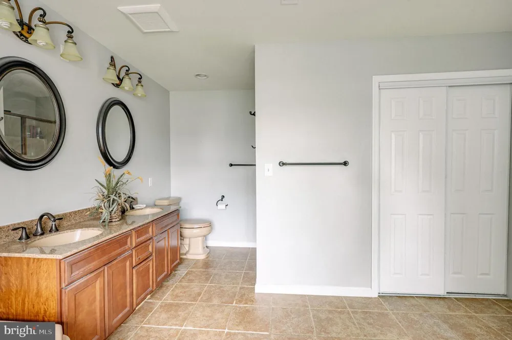 2295 LEIGH DRIVE Easton, PA 18040
