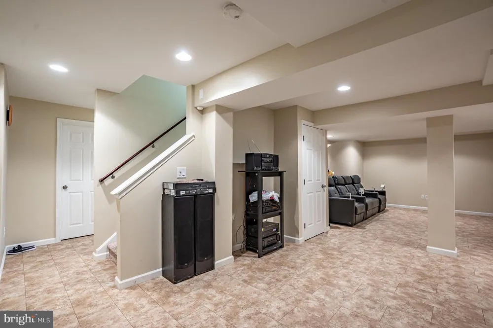 2295 LEIGH DRIVE Easton, PA 18040